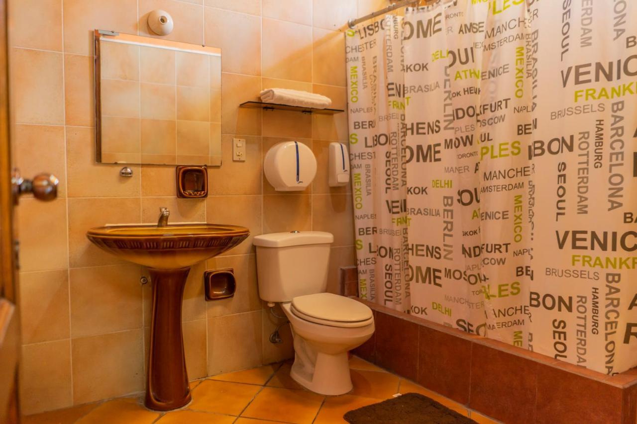 Euro Hostal Гватемала Экстерьер фото